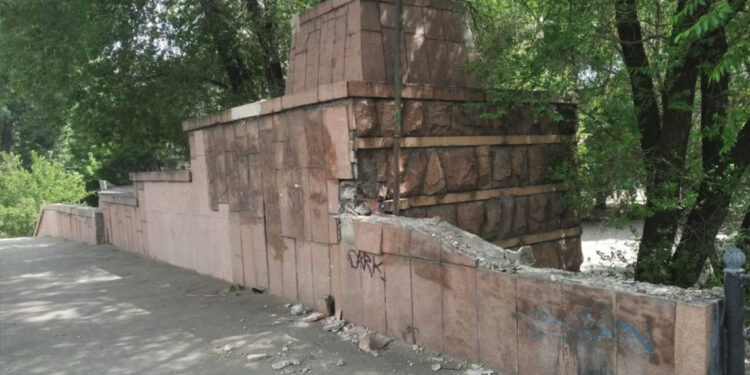 In Almaty, the city administration continues to spend billions on unnecessary work