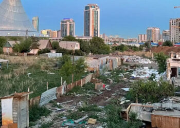 Why doesn’t Kazakhstan have any long-term development programs with concrete results?