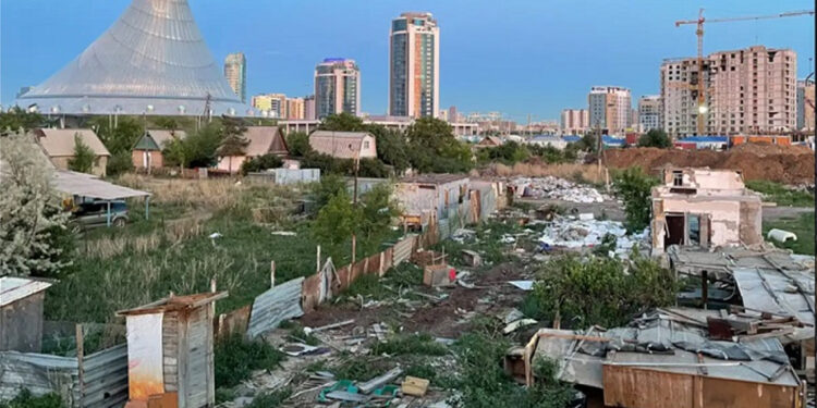 Why doesn’t Kazakhstan have any long-term development programs with concrete results?